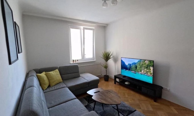 Nibelungen-Viertel Apartment | Vienna: Cozy 2-Room Apt. (U3 - Schweglerstrasse)
