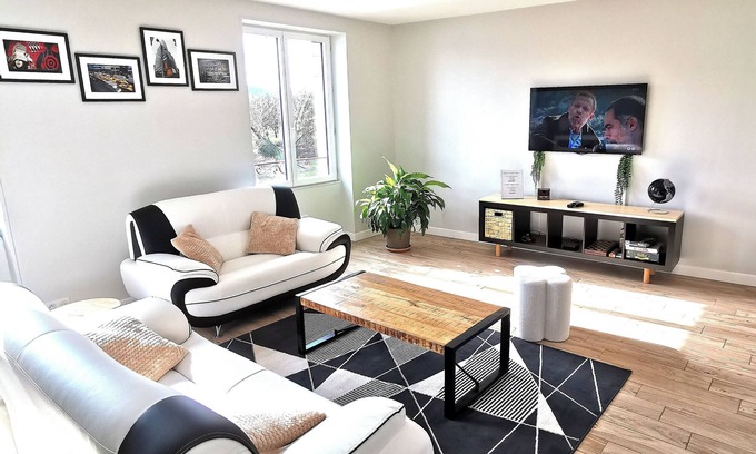 Cenac-et-Saint-Julien Apartment | View of the Dordogne in the heart of La Roque Gageac