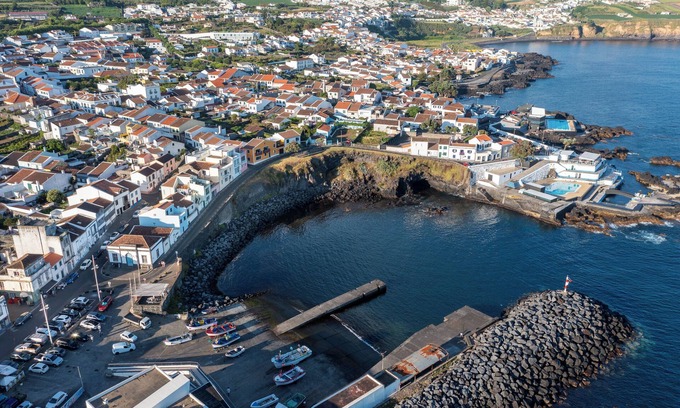 Lagoa Apartment | View of the Lighthouse