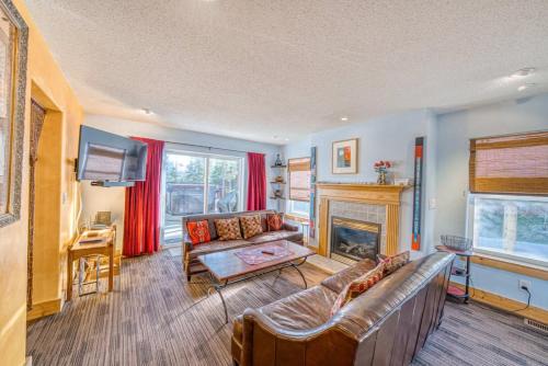 Leadville North House | Views and hot tub 3br home