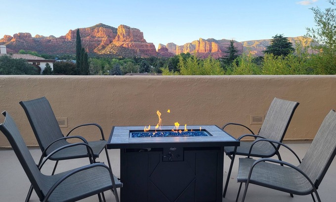Oak Creek House | VIEWS! Near Swimming, Hiking/Biking Trails, Golfing, Spas