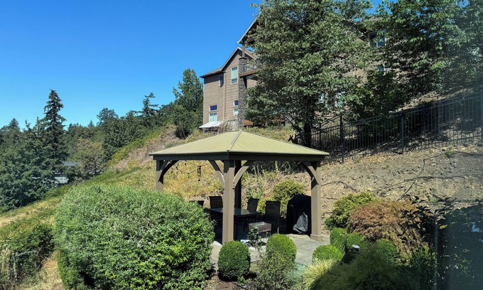 Washougal House | Views of the Columbia Gorge