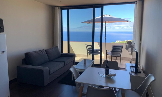 Estreito da Calheta Villa | Villa Pinheira I, two bedrooms and sea view