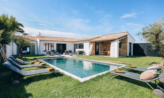 Saint-Clement-des-Baleines Villa | Villa du Phare – Ocean nearby