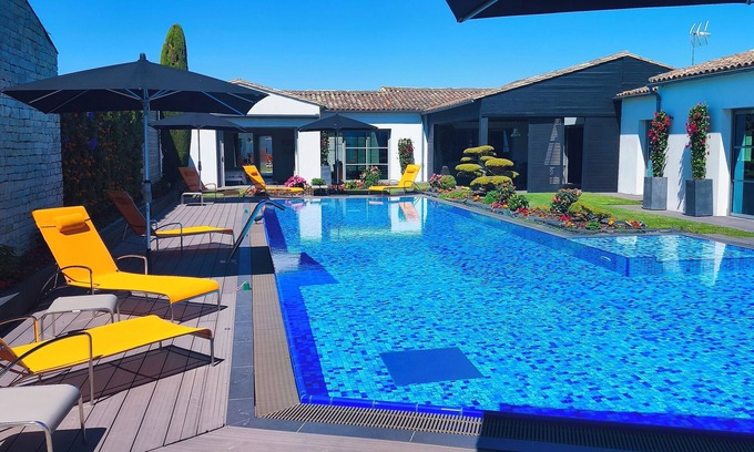 French Atlantic Coast Villa | VILLA D'ARCHITECTE n A tranquil jewel ideally set in Sainte-Marie de Ré