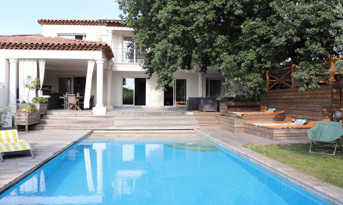 Marignane Villa | Villa 10min From the Sea, 10/12 People, Heated Pool