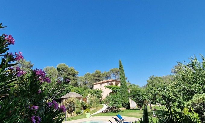 Simiane-Collongue Villa | Villa 200 m2 Simiane collongue between Aix and Marseille 4 bedrooms, spa pool,