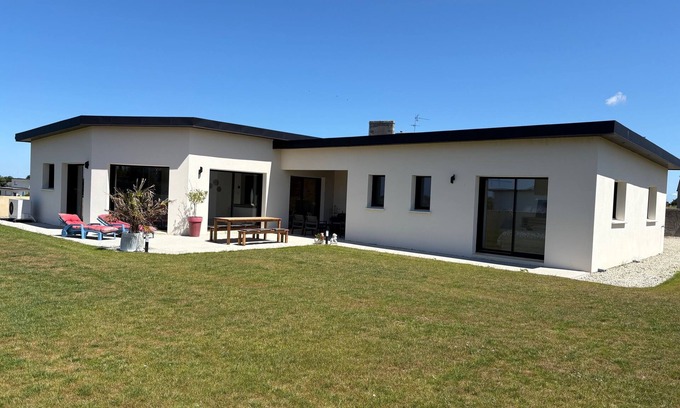 Cleder Villa | Villa 4 bedrooms and 2 bathrooms