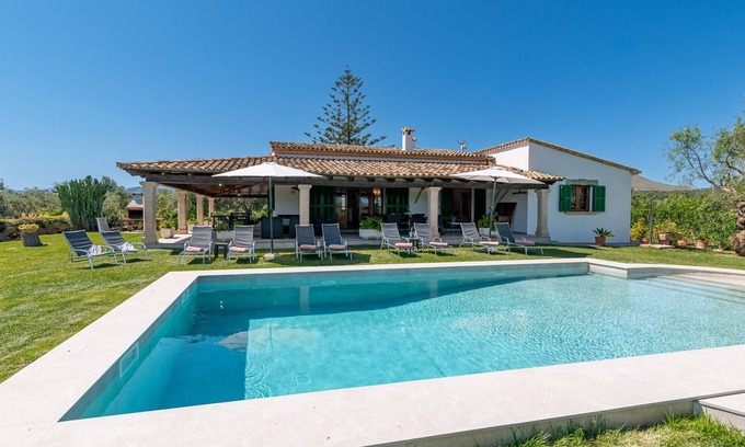 Puerto de Pollensa Villa | Villa 4 bedrooms, with swimming pool and private barbecue, Puerto Pollensa