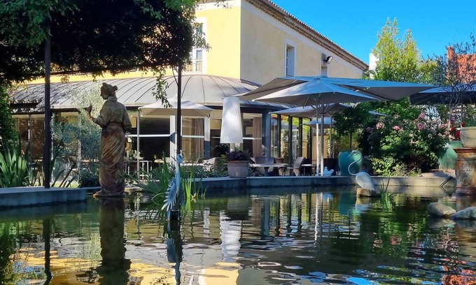 Saint-Paul-Trois-Chateaux Hotel | Villa Augusta