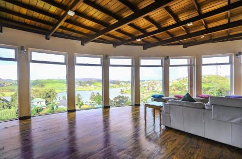 Nuwara Eliya Bed & Breakfast | Villa Acacia Nuwara Eliya
