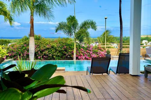 L'Etang-Sale Villa | Villa Acacias - Piscine et vue panoramique