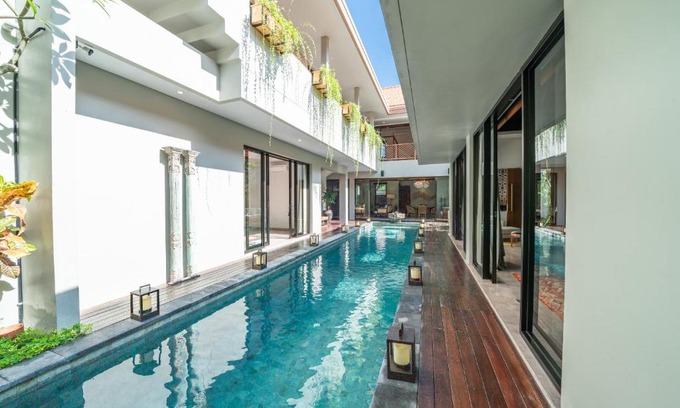 Batu Bolong Villa | Villa Aiimara - Modern 5-bedroom Villa AMAZING LOCATION