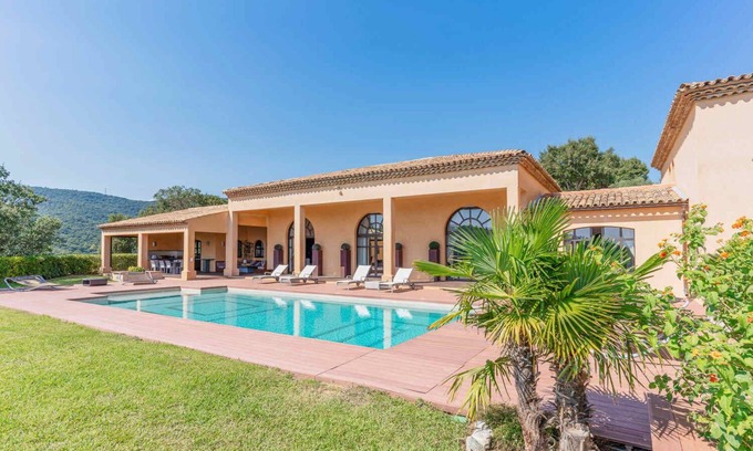 Sainte-Maxime Villa | Villa Airelle Summary