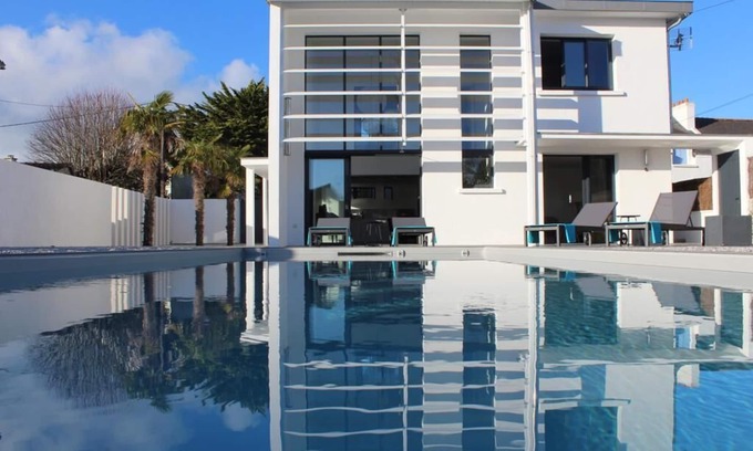 Quiberon House | VILLA ALBA Quiberon -Outdoor heated pool from 18/04- Linen - Car park