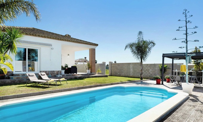 Conil de la Frontera House | Villa 'Álvaro' with Private Pool, Private Terrace and Wi-Fi