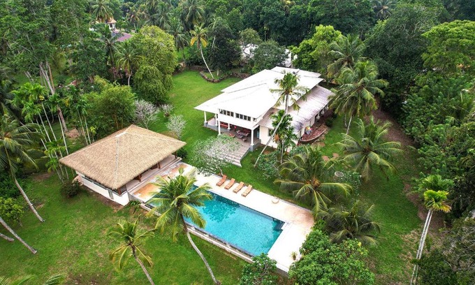 Unawatuna Villa | Villa Amber Llama - Thalpe, Galle
