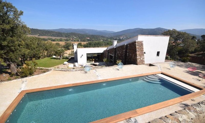 Bormes-Les-Mimosas House | Villa Angueiroun 5 * Deluxe (ref. ELLE DECORATION No. 237 July-August 2015)