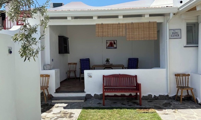 Vulcano Porto Villa | Villa Anna, navel of the Mediterranean, between sea sun and wind, do everything on foot.