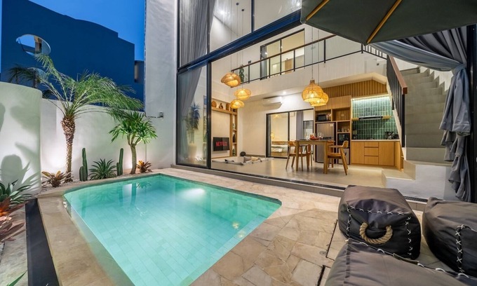 Babakan Villa | Villa Arcelio Luxury 2BR Villa Steps from Jungle Padel and Gym
