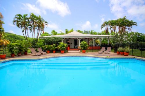 Le Robert Villa | Villa avec piscine et vue mer (MQRO08)