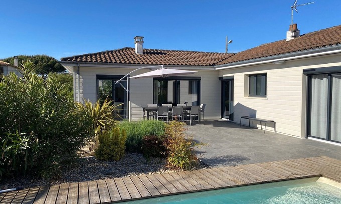 Vaux-sur-Mer Villa | Villa Avec Piscine Dans le Quartier de Pontaillac à Royan à 100 m de la Corniche