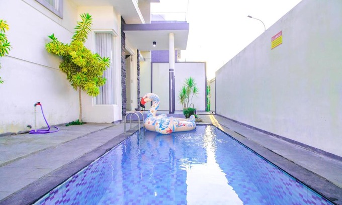 Oro Oro Ombo Villa | Villa Azzalia Syariah Private Pool and Karaoke