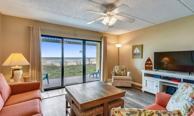 East End Villa | Villa B-2 - Beach Front, Community Pool, Center Of The Island!