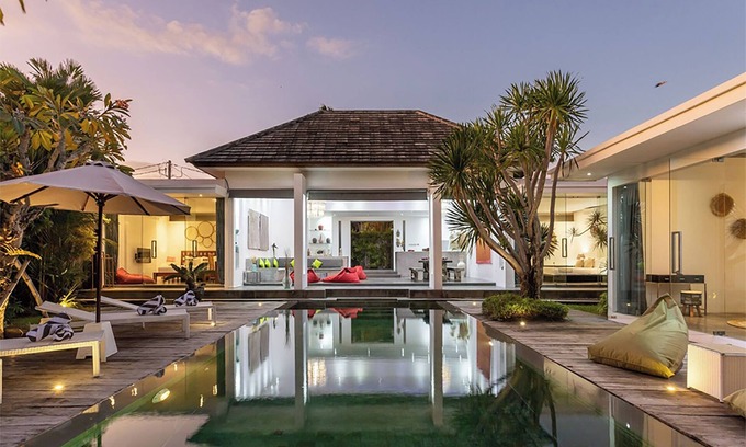 Sunset Road Villa | Villa Bahia 10mn walk to Central Seminyak Oberoi