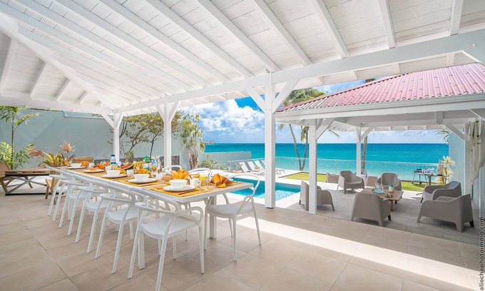 Le Diamant Villa | Villa Beach Front House with swimming pool and direct access to the beach Diamant Martinique