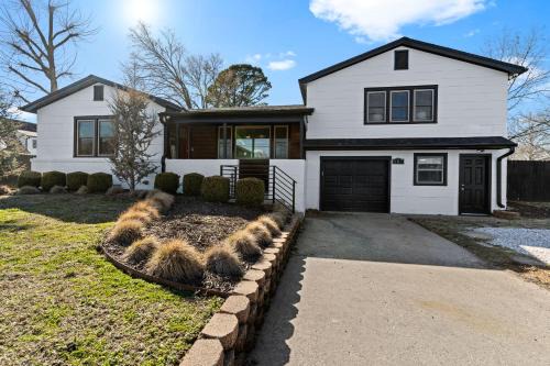 Downtown House | Villa Bella elegant family retreat in downtown