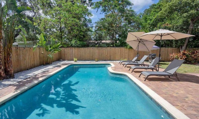 Largo Apartment | Villa Bella with Heated Pool