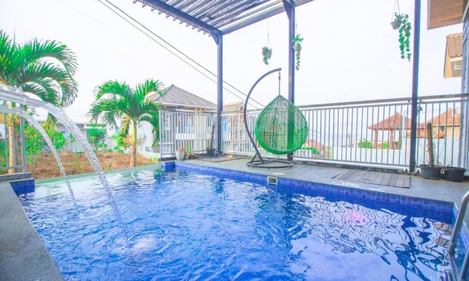 Oro Oro Ombo Villa | Villa Biru with Private Pool & Balcony