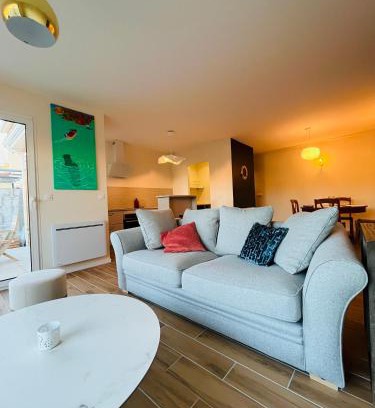 Andrezieux-Boutheon Villa | villa bleu marine chic calme et jardin