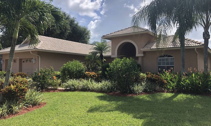 Bonita Springs Villa | Villa Bonita Springs! Gated community! 3 min to beach, golf course view, pool!