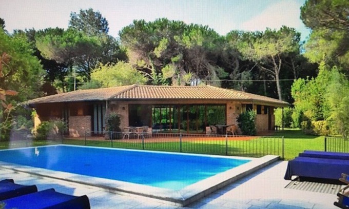 Ronchi Villa | Villa Butterfly ideal for family reunion! Luxuriant garden pool BBQ tennis table