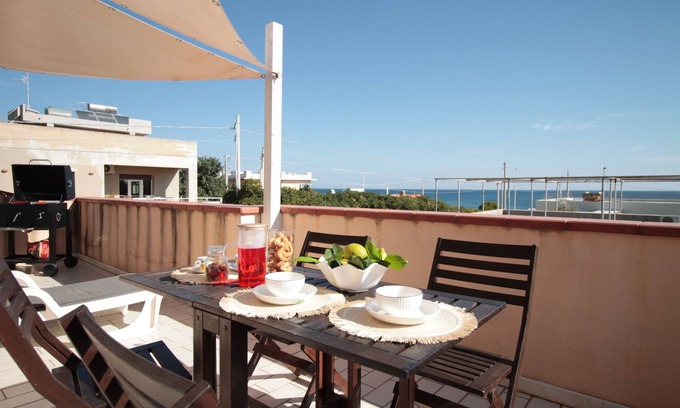 Calabernardo House | VILLA CALABERNARDO APARTAMENT RED 6 BEDS/50 METERS FROM THE SEA