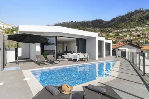 Arco da Calheta Villa | Villa Calheta Charm by Villa Plus