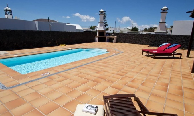 San Bartolome Villa | Villa Campesina with Private Pool Tomaren