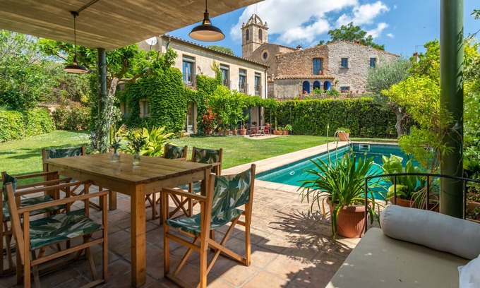 Llofriu Villa | Villa "Can Llofriu" with Mountain View, Private Pool & Wi-Fi