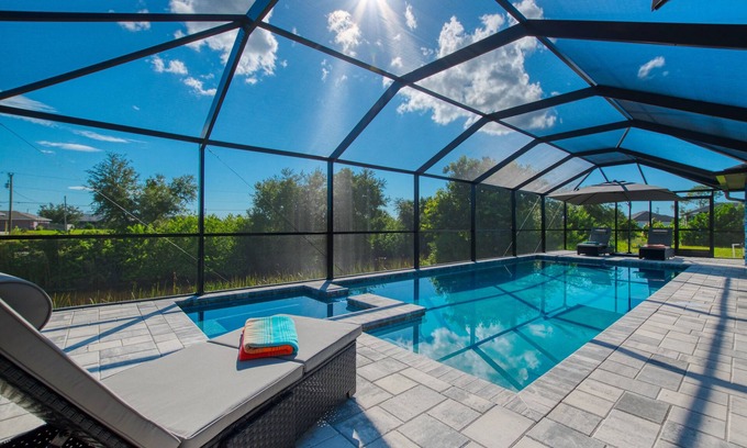 Mariner Villa | VILLA CAPESIDE – HEATED POOL & SPA | WATER VIEW | BOAT RENTAL + TOURS VOUCHER INCL.