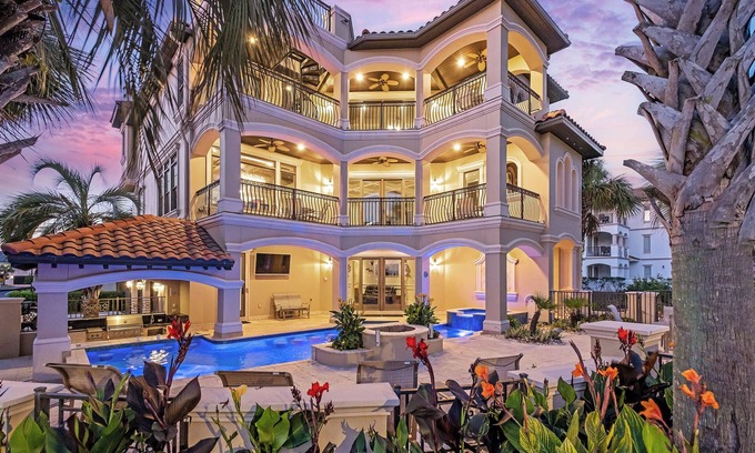 Avalon Beach Estates House | VIlla Capri|Private Beach Access|Private Pool & Golf Cart
