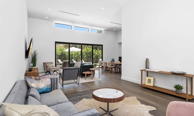 Buena Vista House | Villa Capri Ultimate Location
