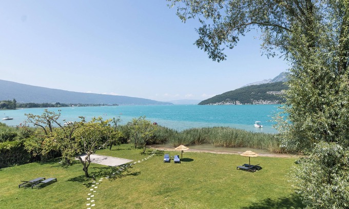 Duingt Hotel | VILLA CAROLINE