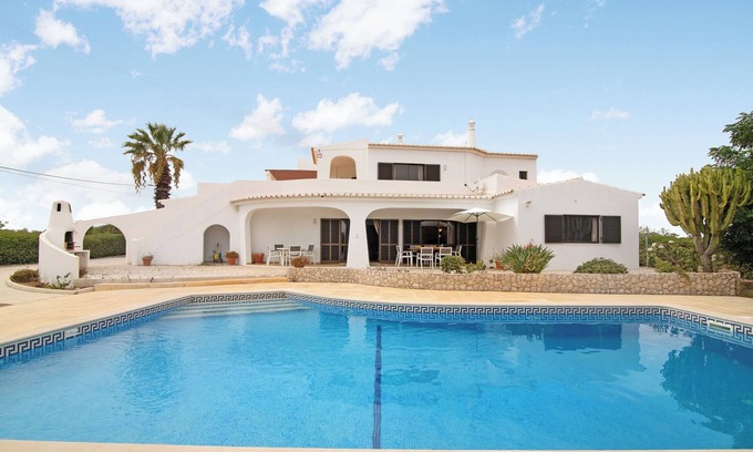 Alporchinhos Villa | Villa 'Casa Das Areias' with Private Pool, Wi-Fi and Air Conditioning