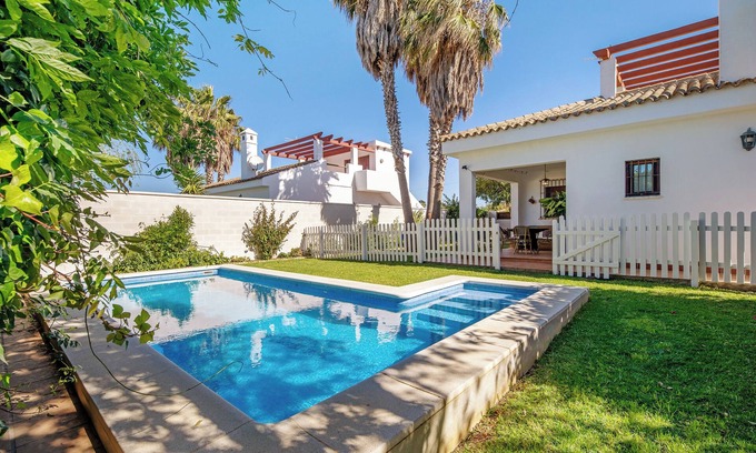 Conil de la Frontera House | Villa 'Casa Dos Mares' with Private Pool, Private Terrace and Wi-Fi