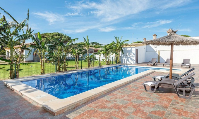 Campano House | Villa "Casa Layda" for Families with Outdoor Pool, Wi-Fi and Air Conditioning