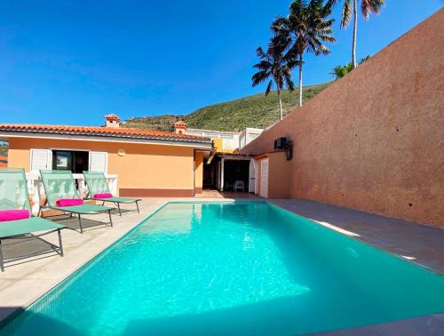 Las Cuevas Villa | Villa Casa Papaya - All Year Heated Pool