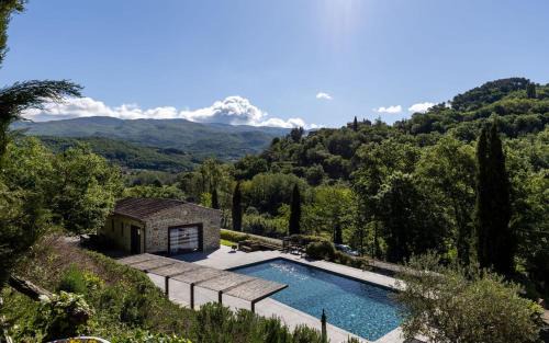 Castel Focognano Villa | Villa Casentino by PosarelliVillas