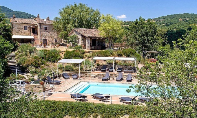 Umbertide House | Villa Cenobio I: A characteristic and welcoming two-story cottage made of stone, with Free WI-FI.